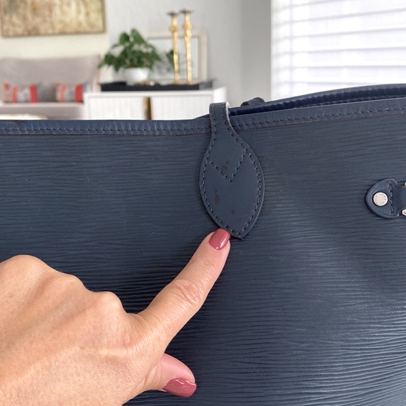 Louis Vuitton Epi Sapphire Neverfull MM - Picture 13 of 16